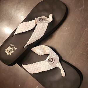 Yellow box flip flops color white medium width Size 11